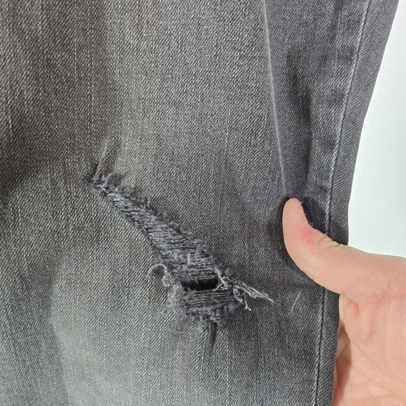 Old Navy Distressed Faded Black Low Rise Boyfriend Jeams Plus 18 New - Picture 7 of 12